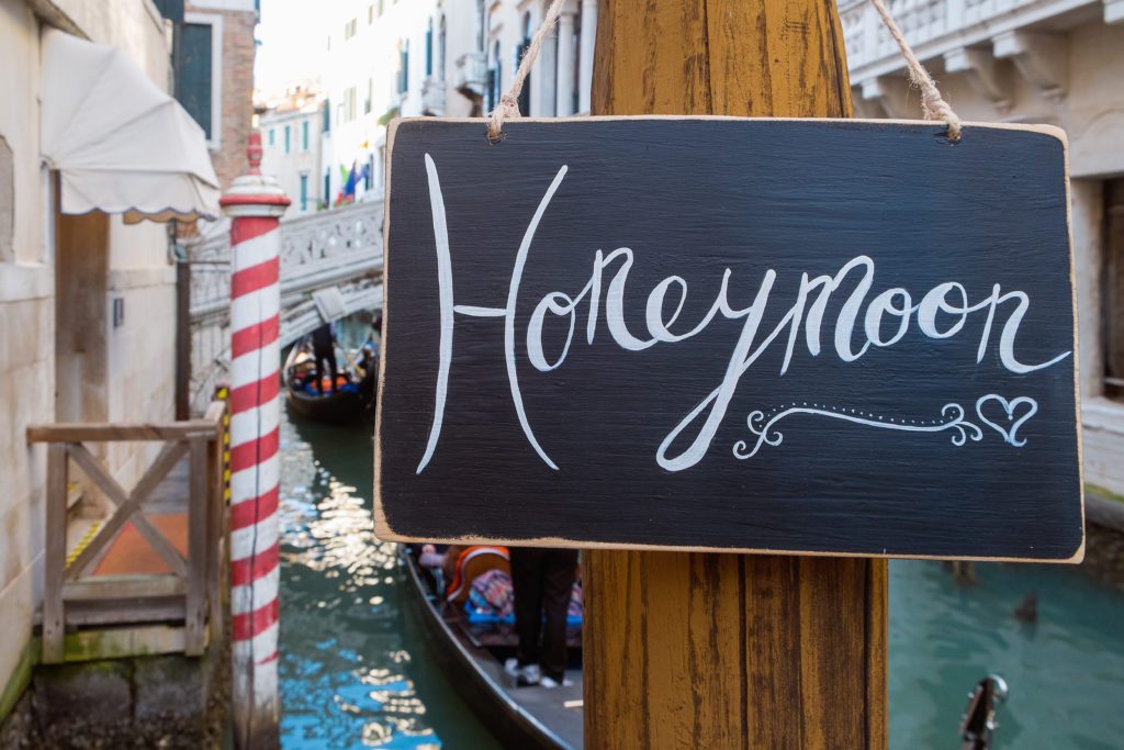 Honeymoon sign