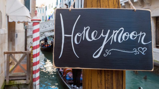 Honeymoon sign