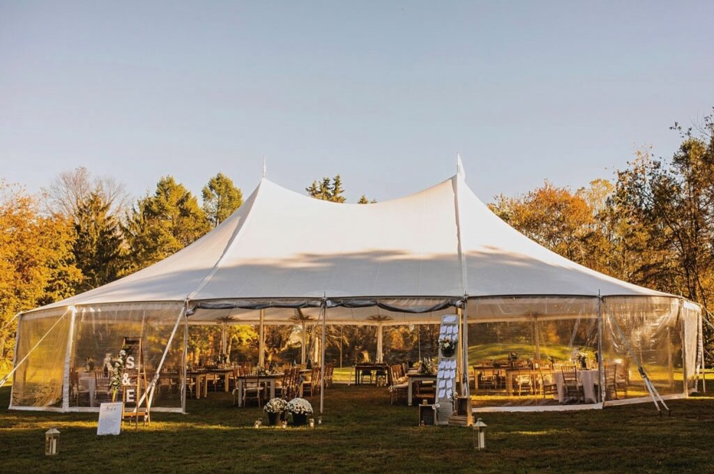 45×64 sailcloth tent with clear sidewall 02