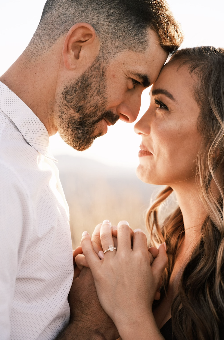 Make the most of your engagement session! From choosing a photographer to outfit ideas & posing naturally, learn how to get stunning photos you’ll love.